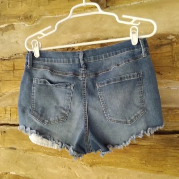 Rewash button fly frayed hem denim shorts 11 - Picture 2 of 3